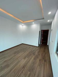 ĐÔNG LA , MẶT PHỐ Ô TÔ TRÁNH , KINH DOANH SẦM UẤT, NỘI THẤT NHẬP KHẨU, Ô CHỜ THANG MÁY